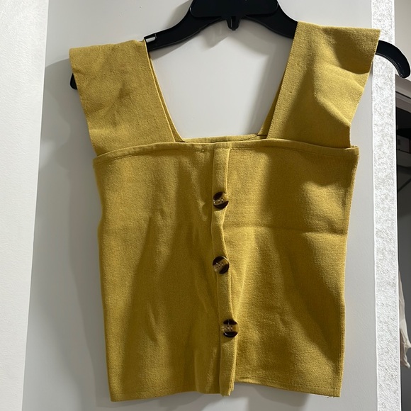 Yellow top - Picture 1 of 2